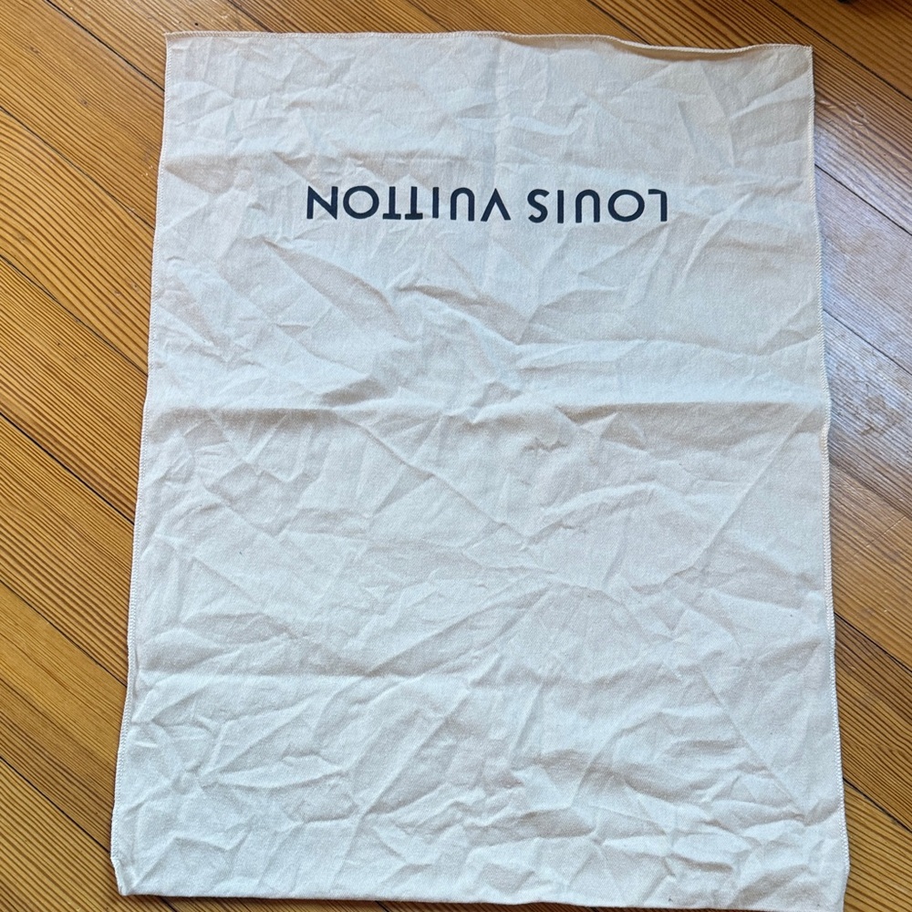 Authentic Louis Vuitton Cream Dust Bag with Navy Logo 18x13 - Picture 5 of 8